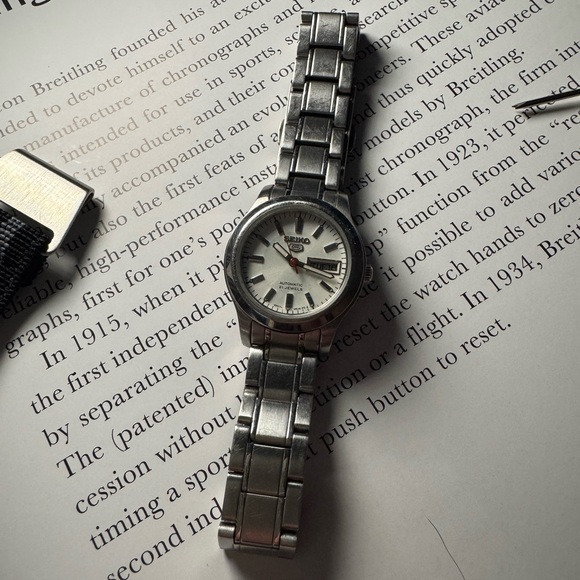 Vintage Seiko 5 Ladies Automatic Day-Date 4207-01E0 - Picture 1 of 6